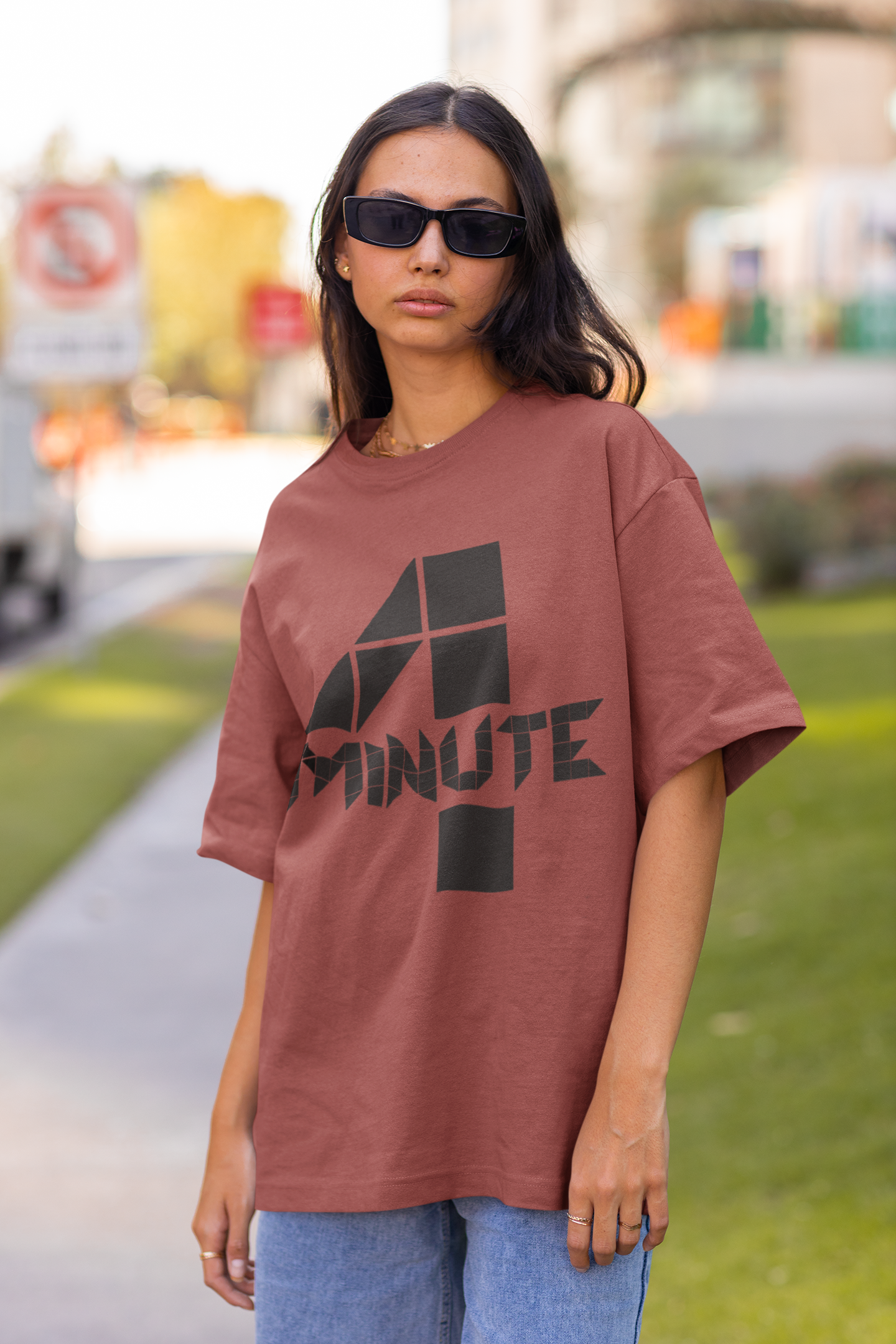 4 MINUTE - PREMIUM OVERSIZED T-SHIRT