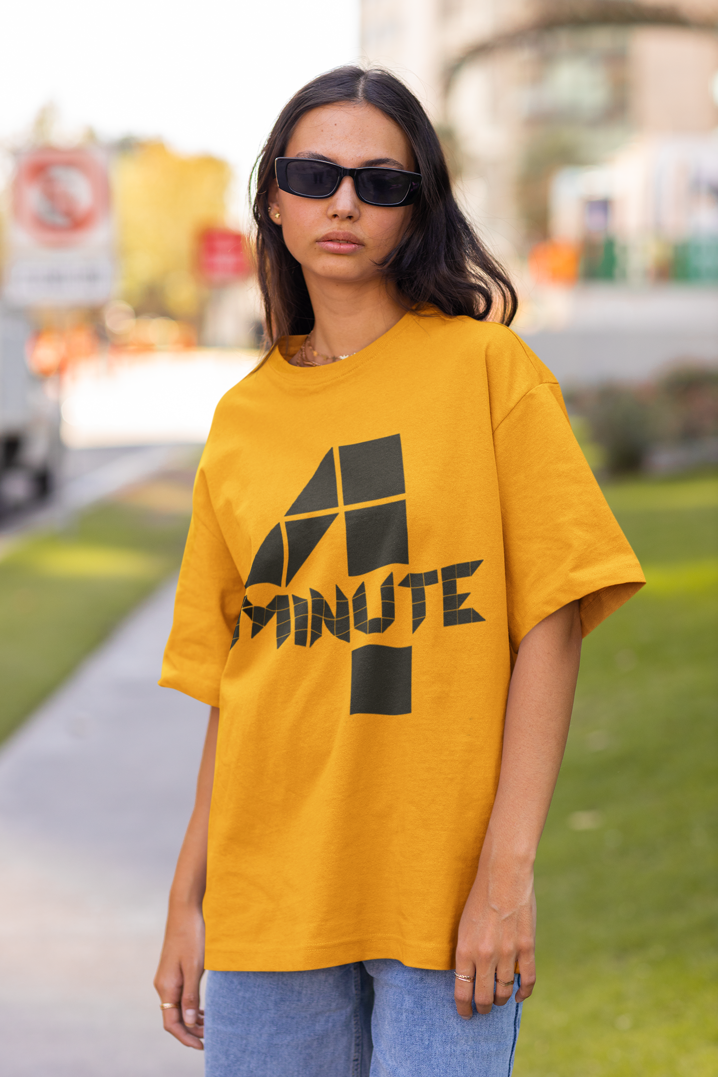 4 MINUTE - PREMIUM OVERSIZED T-SHIRT